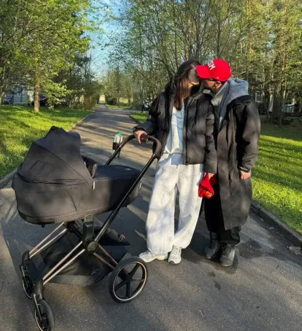 Александр Петров с женой и сыном
