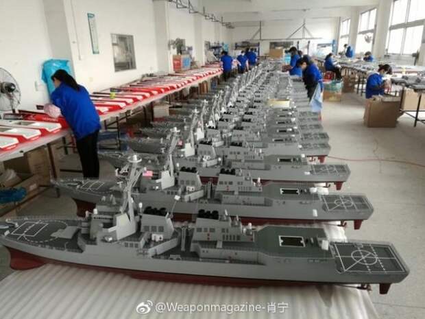 На предприятии по производству радиоуправляемых моделей кораблей (9 фото)