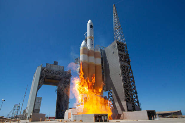 РН Delta IV Heavy во время запуска NROL-82 26 апреля 2021 года. Credit: ULA.