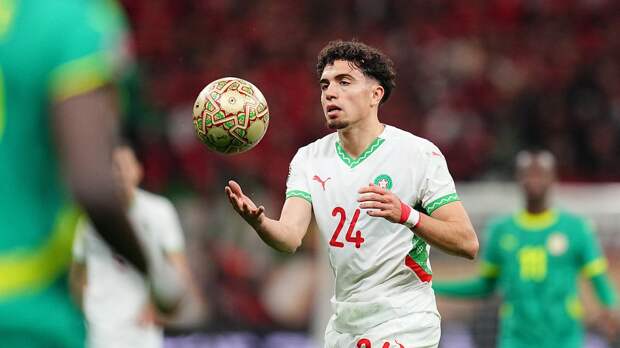 Шесть вооруженных преступников ограбили дом полузащитника «Ромы»