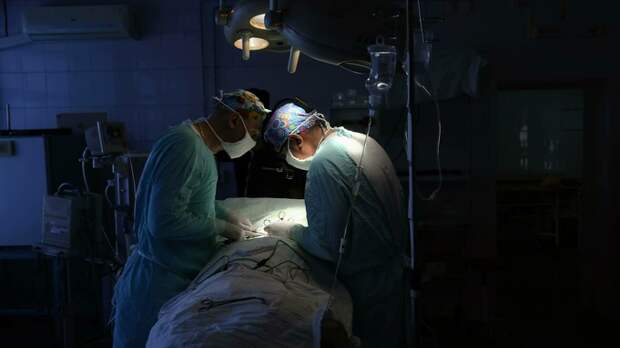 Из желудка школьницы в Москве достали огромный волосяной комок