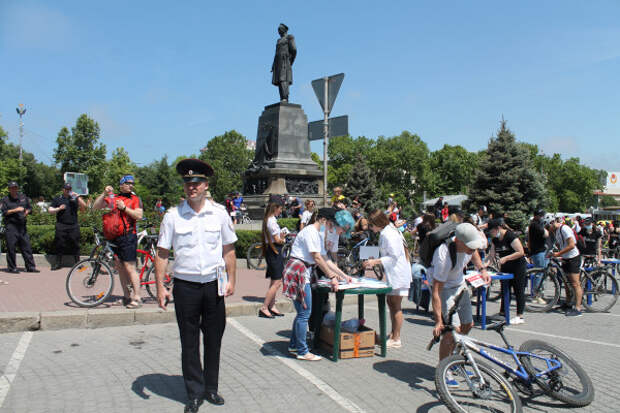 Тысячная велоколонна прокатилась по центру Севастополя 18