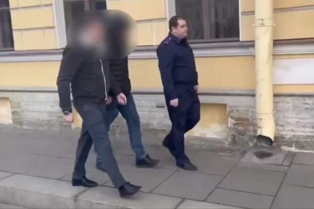 В Петербурге главу миграционного отдела задержали за взятку в 16 млн рублей