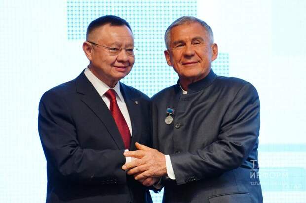 Рөстәм Миңнехановка «Россиянең мактаулы төзүчесе» исеме бирелде