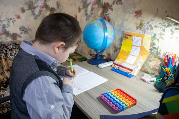 Психолог рекомендовала постепенно возвращать школьников к режиму после каникул