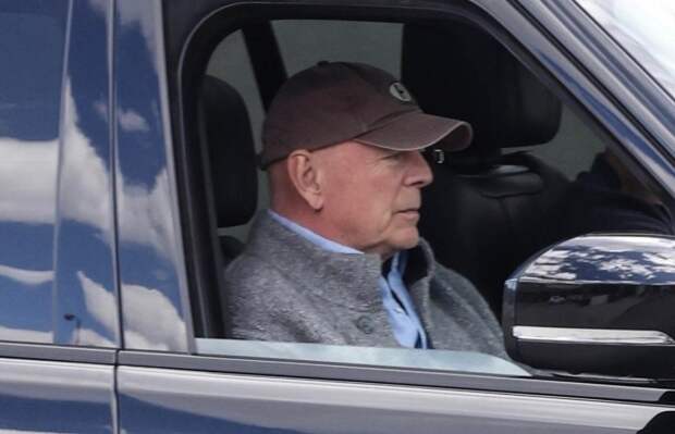 Друзья Брюса Уиллиса рассказали о его самочувствии: «Он не понимает, что потерял»