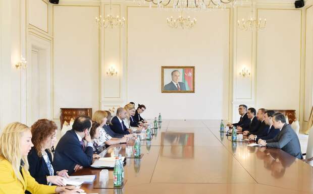 Ильхам Алиев принял делегацию Комитета парламентского сотрудничества Европейский Союз-Азербайджан