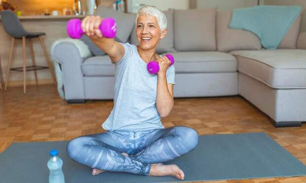 Никаких приседаний! Эти 5 упражнений для стройных ног подходят тем, кому за 60