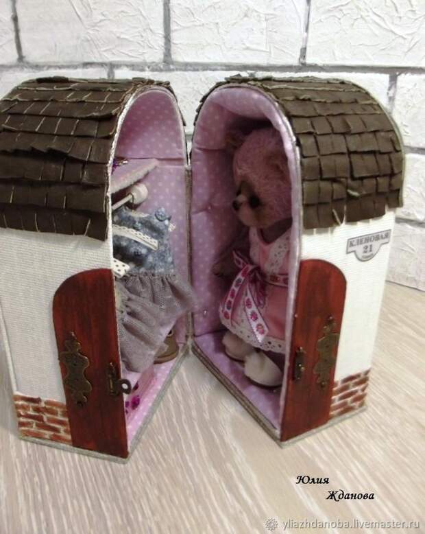 Делаем домик-кофр для игрушки