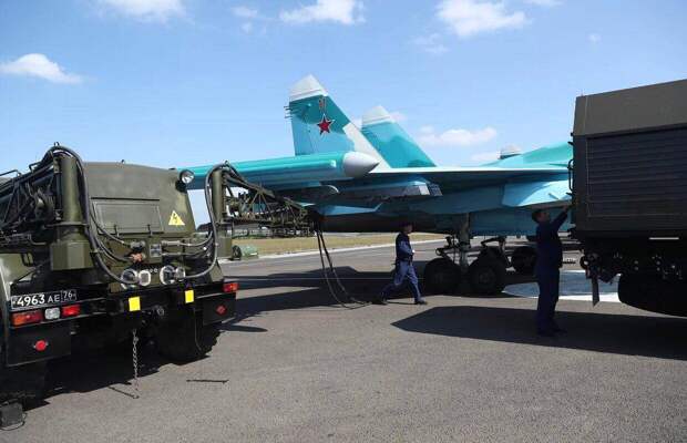 Су-34 и Ан-26 отработали посадку на строящейся магистрали в Татарстане