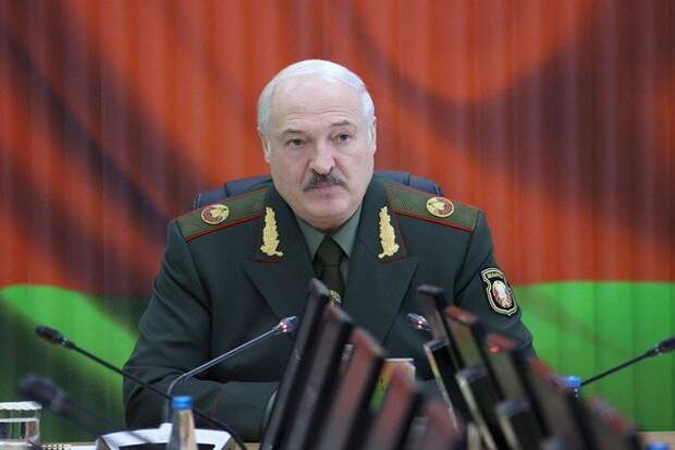 Лукашенко: Белоруссия на западных границах лицом к лицу стоит с НАТО