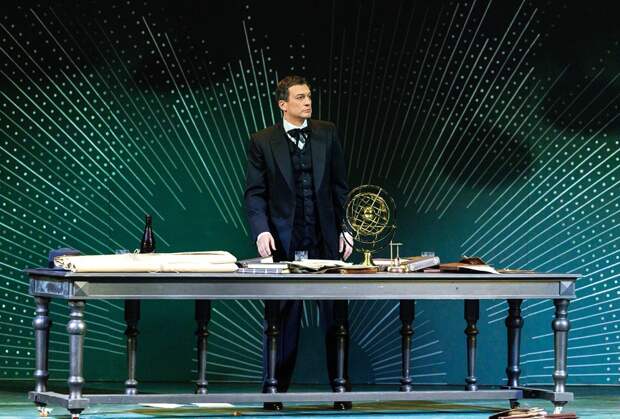 В Малом театре представили спектакль «Проект инженера Гарина» по роману Алексея Толстого