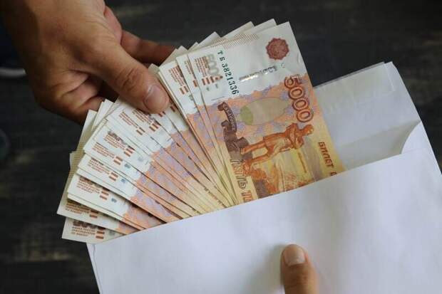 Экс-чиновницу из Алушты приговорили к 5,5 годам колонии за крупные взятки