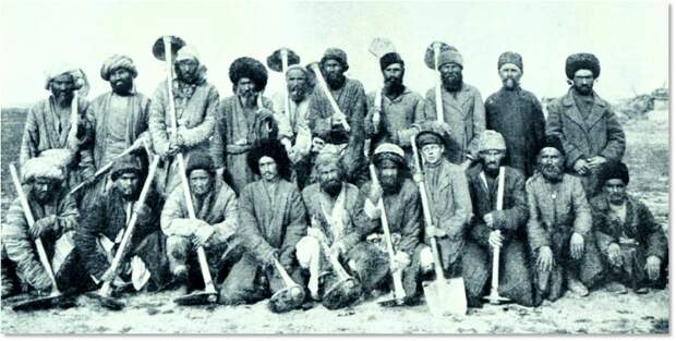 Трудовой фронт, рабочие из Туркестана. 1916 год.