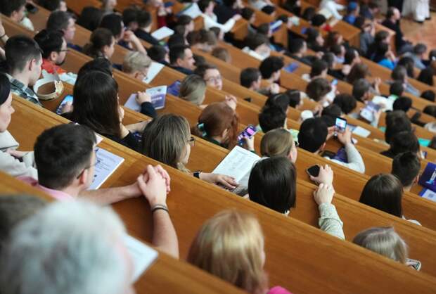Мишустин призвал заканчивать в вузах с четырехлетними «недоинженерами»