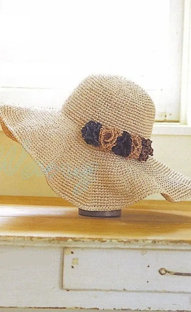 Плотная шляпа. Летняя шляпа крючком. Шляпа из рафии крючком с широкими полями. Вязанная Сомбреро. Связать шляпку крючком для уточки.