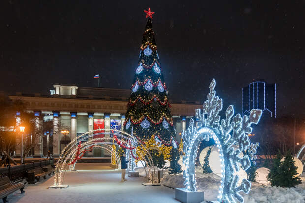 Андрей Травников поручил усилить контроль безопасности на новогодних каникулах