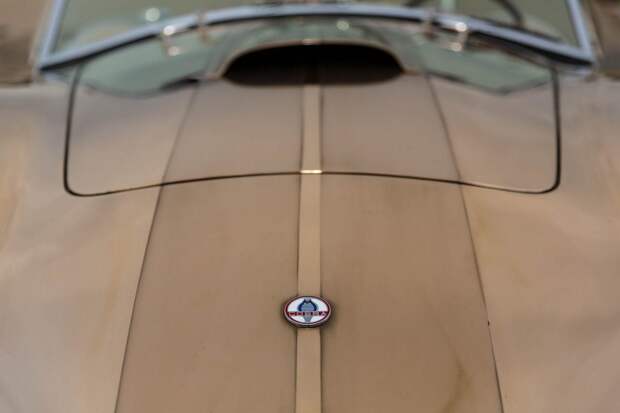 Полностью бронзовая реплика Shelby Cobra