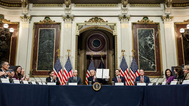 Лидер демократов в палате представителей США призвал к госперевороту