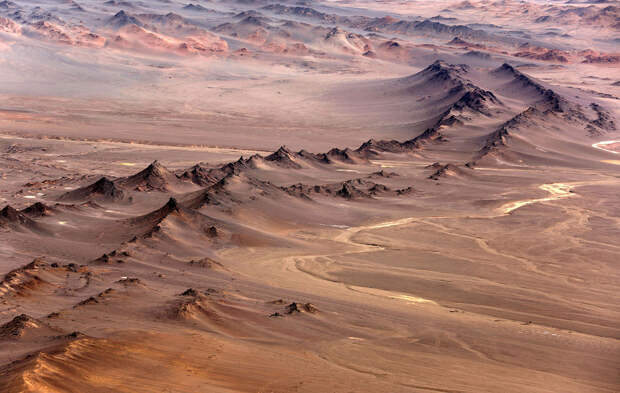 Горы в пустыне Гоби в северо-западном Китае
