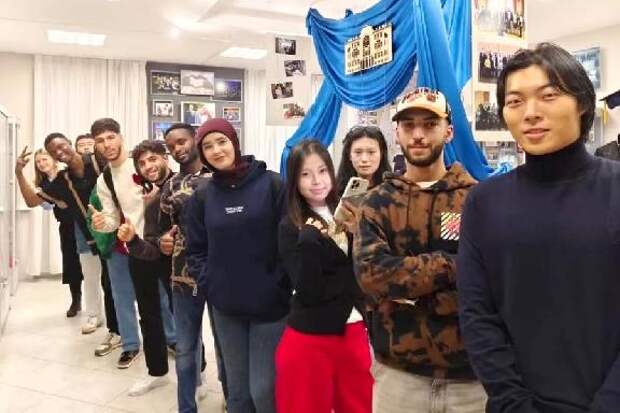 Студенты Аньшаньского педагогического университета завершают стажировку в Державинском