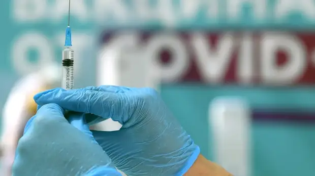 Вирусолог Чумаков объяснил важность ревакцинации для пожилых