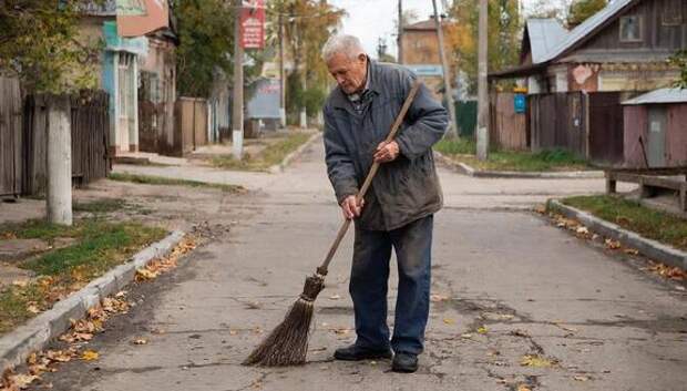 Работа на пенсии: необходимость, призвание или унижение?