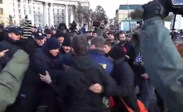«Конопляный марш» в Киеве завершился дракой с полицией
