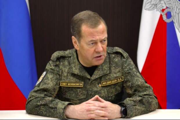 Медведев: Зеленский должен быть пойман и предстать перед судом