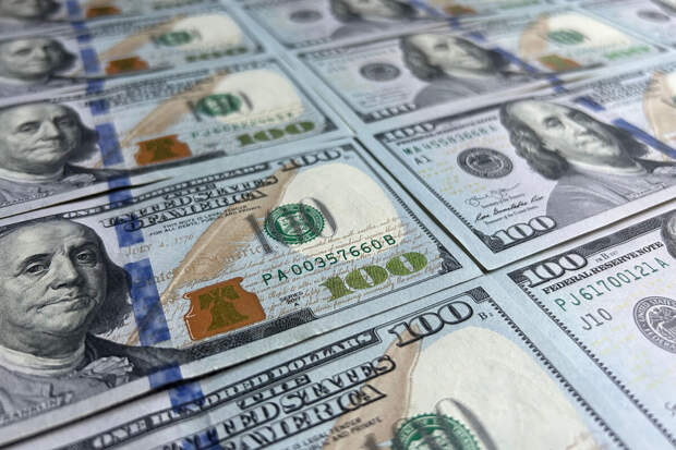 Economist поместил на обложку доллар в виде змеи, намекнув на существующие риски