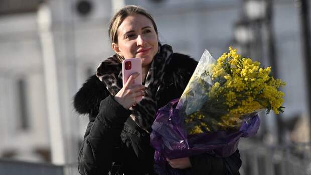 Россияне назвали самые удачные и неудачные подарки к 8 Марта