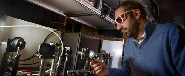 Впервые достигнуто квантовое состояние при комнатной температуре