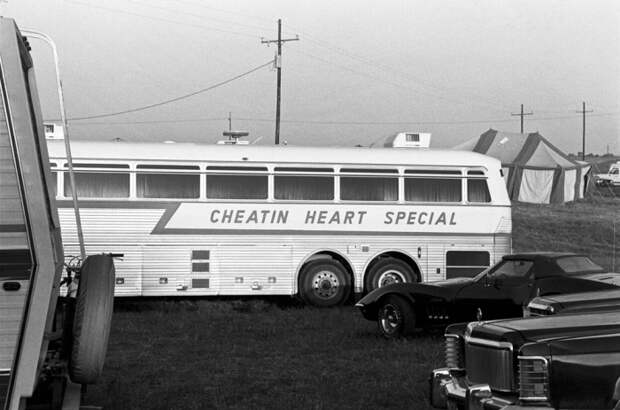 hank williams jr. 1972 silver eagle tour bus, the cheatin heart special