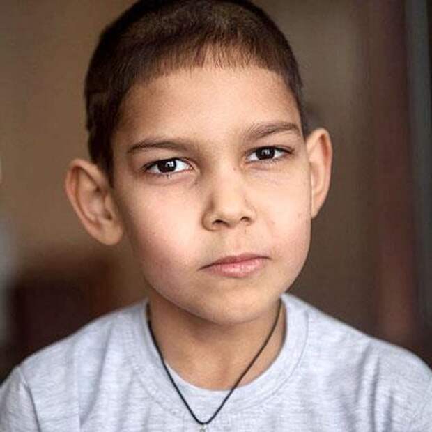 Миша Мамедли, 7 лет, акушерский паралич справа, спасут операции, 776 856 ₽