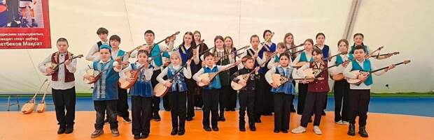 В Карагандинской области 10 тысяч школьников сыграли кюи на домбре