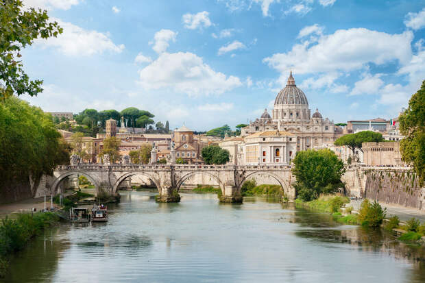 WP: кардинал Ватикана Паролин просил США дать Мадуро возможность сбежать в РФ