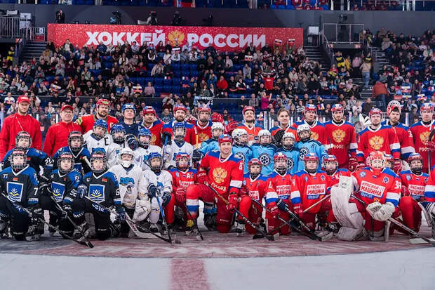 Яркое мастер-шоу по хоккею прошло в Новосибирске в рамках Кубка Первого канала