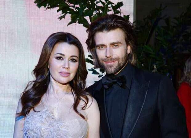 7-летняя дочь Заворотнюк эмоционально поддержала отца на ледовом шоу