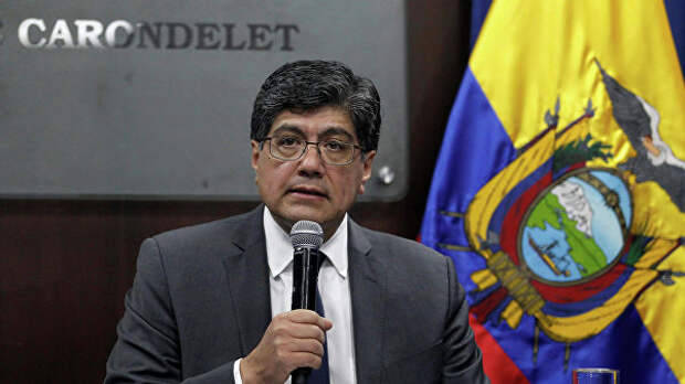 Министр иностранных дел Эквадора Хосе Валенсиа во время пресс-конференции. 11 апреля 2019