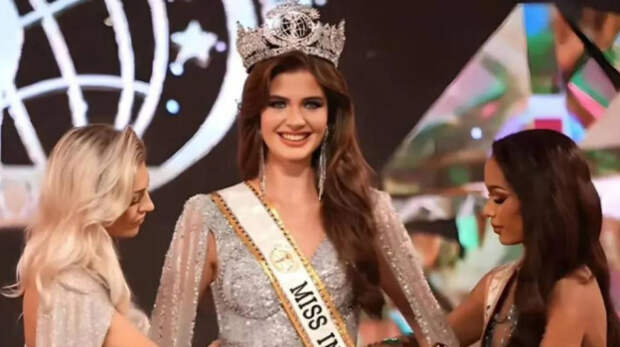 Школьница из Ялты получила корону международного конкурса