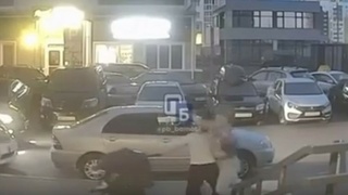 Две женщины подрались в Барнауле / Фото: кадр из видео 