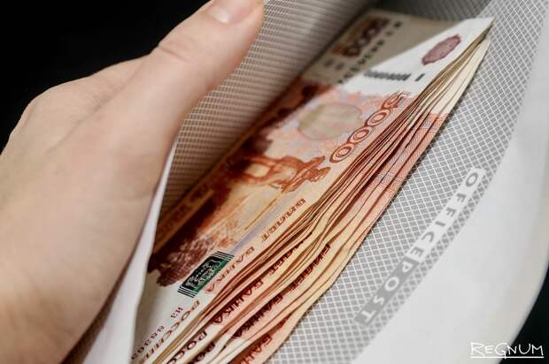 Сотрудников налоговой службы задержали за взятки в Новосибирской области