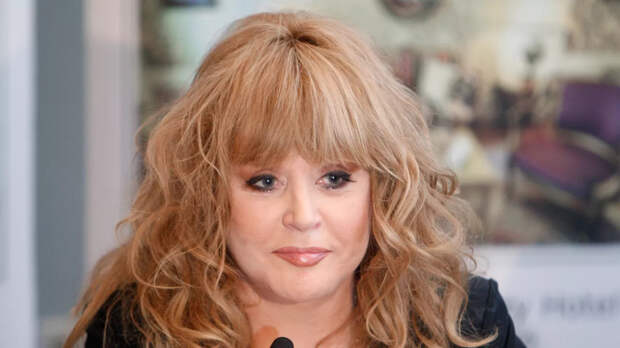 Алла Пугачёва отпраздновала Пасху в короткой юбке без мужа: фото