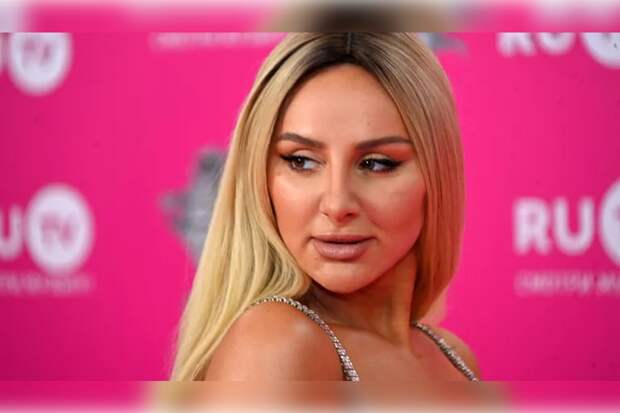 Анна Асти пожаловалась на отсутствие друзей