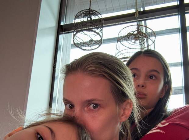 Актриса Светлана Иванова снялась с дочерьми от режиссера Файзиева