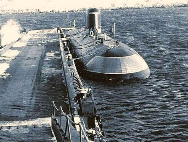 Первая атомная подводная лодка Советского Союза проекта 627 «Ленинский Комсомол», шифр «Кит». Спущена на воду 1 июля 1958 года