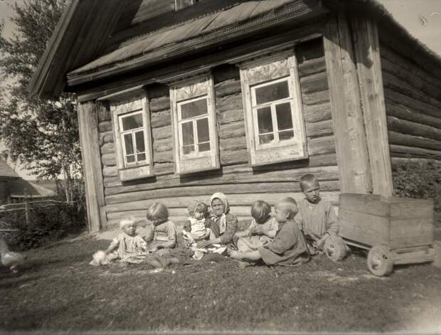 Деревенские дети Неизвестный автор, 1890 - 1909 год, ГМИИ им. А. С. Пушкина.