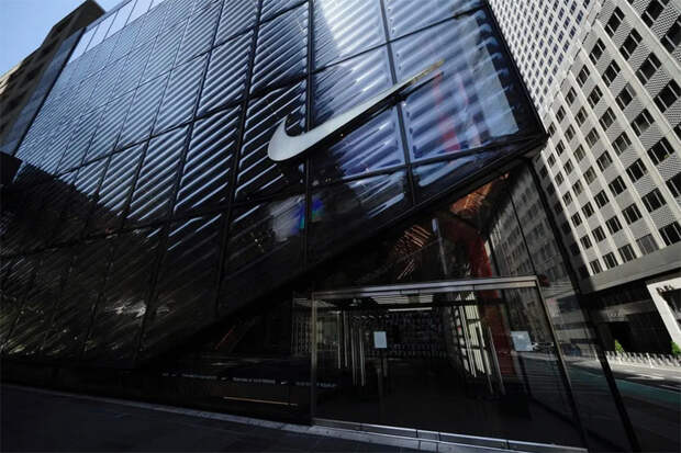 Adidas поддержал новую рекламную кампанию Nike против расизма