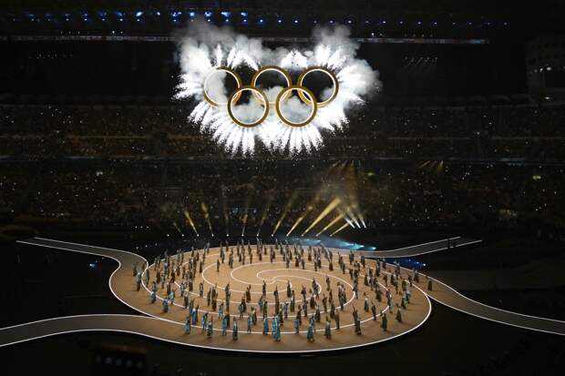 Скандал с фигуристом Гуменником, российский флаг на трибуне и досадное падение Непряевой. Как прошел первый день Олимпиады-2026