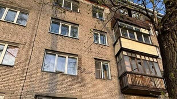 Девочка выпала из окна на четвертом этаже / Фото: СУ СК по Алтайскому краю